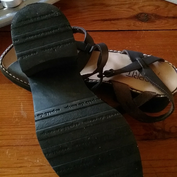 Sandals - Picture 5 of 6